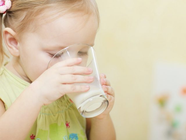 Hướng dẫn cách pha sữa Devondale cho bé trên 1 tuổi 2 Hướng dẫn cách pha sữa Devondale cho bé trên 1 tuổi