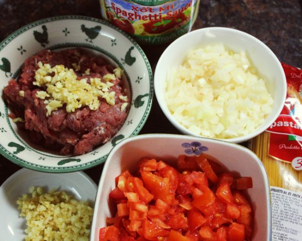 Cách làm mì ý sốt cà chua 3 lam mi y 1