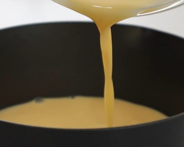 Cách làm bánh mì sữa nhân kem trứng siêu đơn giản 3 phan nhan custard 1