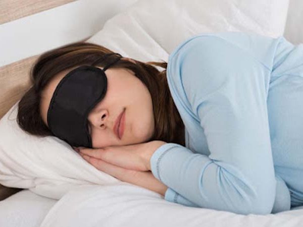 Uống sữa vào buổi tối mang lại lợi ích gì? 3 sua toi 3