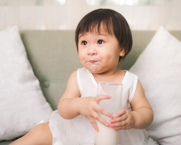Cho trẻ dùng sữa tươi: điều gì nên và không nên? 2 Cho trẻ dùng sữa tươi: điều gì nên và không nên?